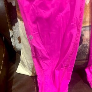 HOT pink lululemon jogger/pants